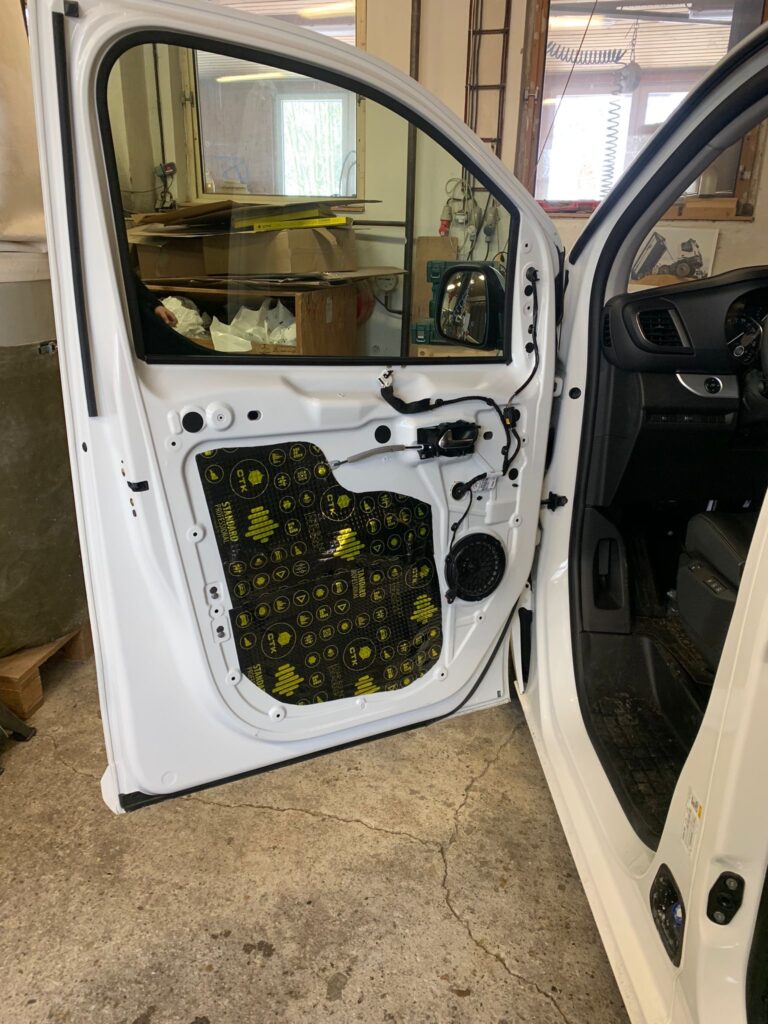 Odhlučnění dveří Ford